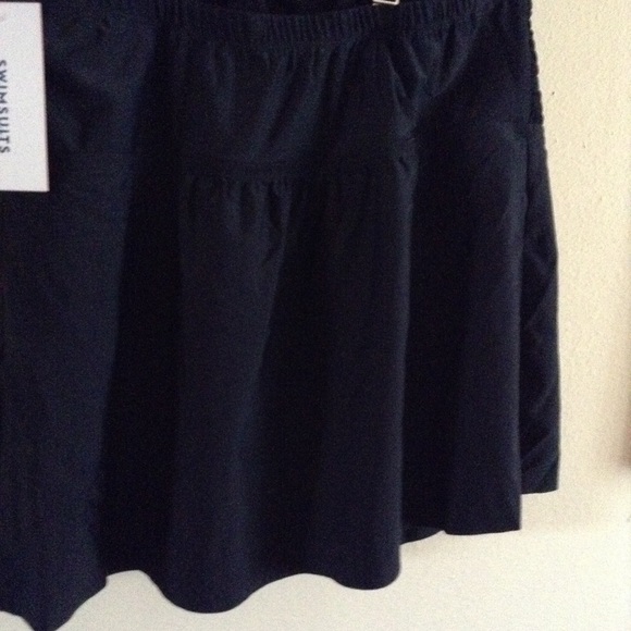 Plus sz Swimsuit for All black smocked bandeau top - Picture 10 of 12